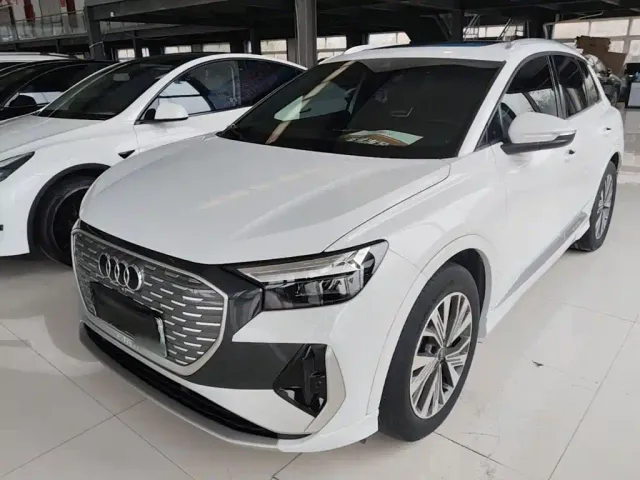 Фотография автомобиля — Audi Q4 e-tron