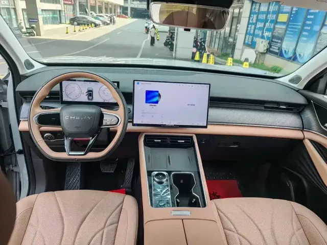 Chery Tiggo 8L 2024 Model 2.0T 2WD Luxury 5-Seater — Фото автомобиля 5