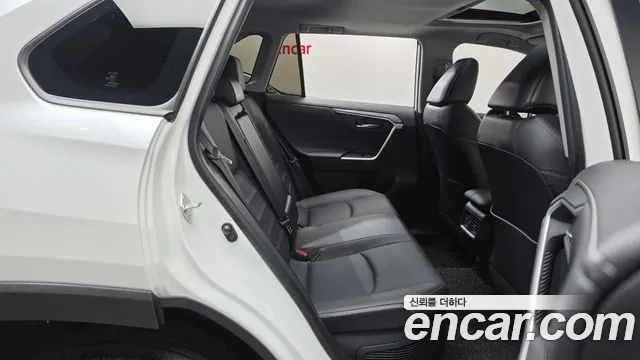 Toyota RAV4 — Фото автомобиля 12