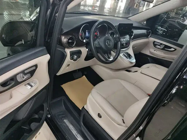Mercedes-Benz V-Class — Фото автомобиля 12