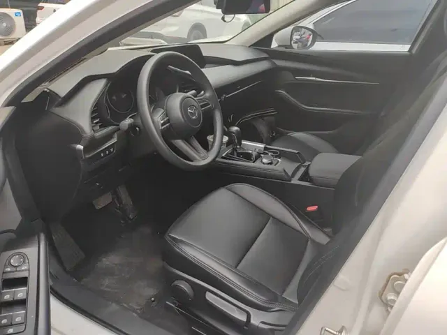 Mazda Axela — Фото автомобиля 15