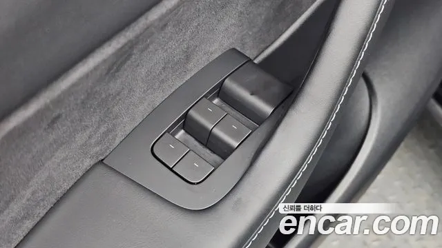 Tesla Model Y — Фото автомобиля 26