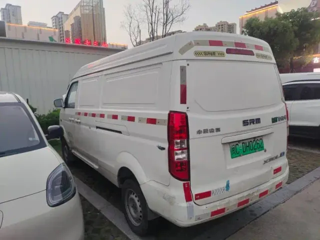 Shineray SRM Xinyuan New Energy Hiace EV — Фото автомобиля 4