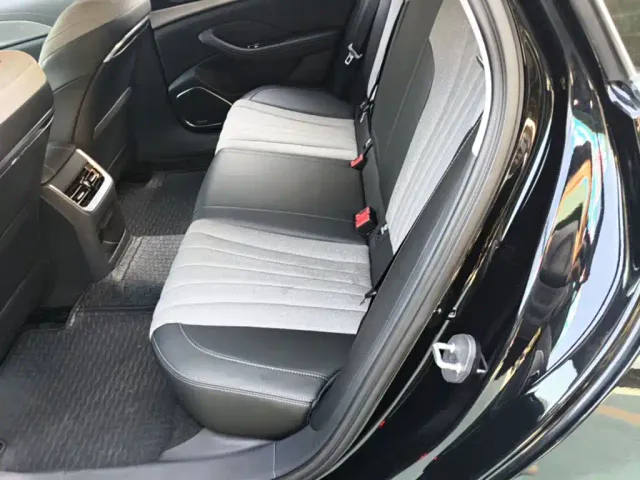 Hongqi H5 — Фото автомобиля 16