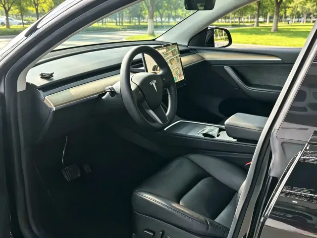 Tesla Model Y — Фото автомобиля 8