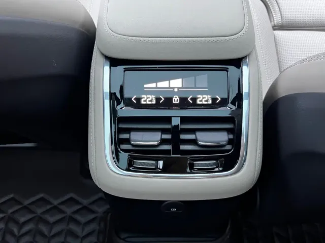 Volvo XC90 — Фото автомобиля 21