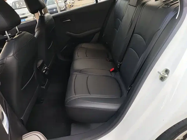 Roewe i5 — Фото автомобиля 16