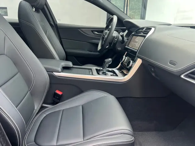 Jaguar XEL — Фото автомобиля 6