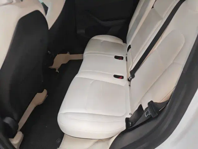 Tesla Model Y — Фото автомобиля 16