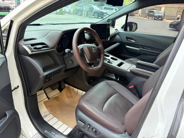 Toyota Sienna — Фото автомобиля 5