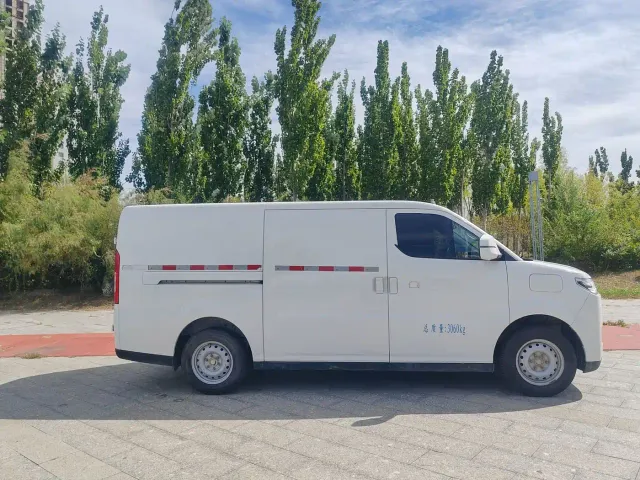 Ruichi New Energy EC75 — Фото автомобиля 4