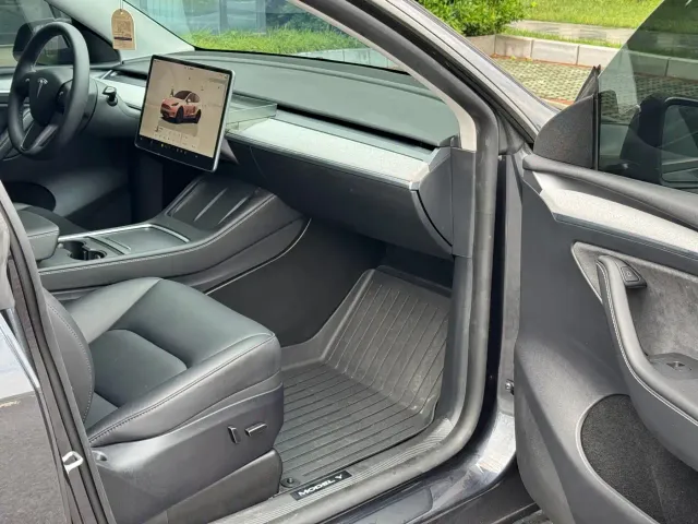 Tesla Model Y — Фото автомобиля 24