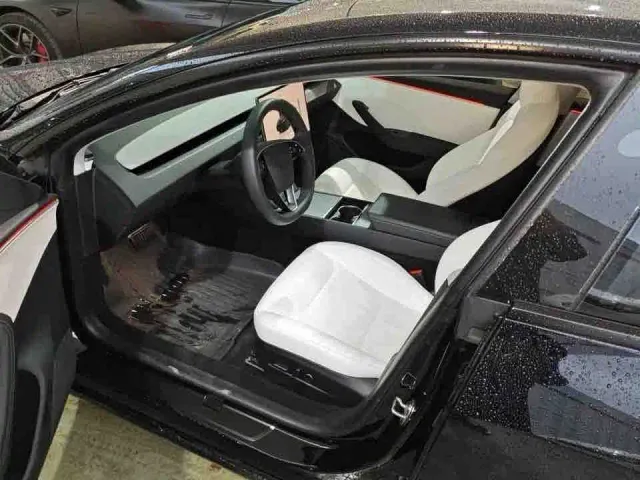 Tesla Model 3 — Фото автомобиля 4