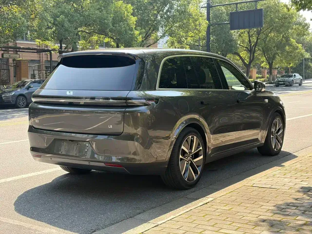 Li Auto L8 — Фото автомобиля 17