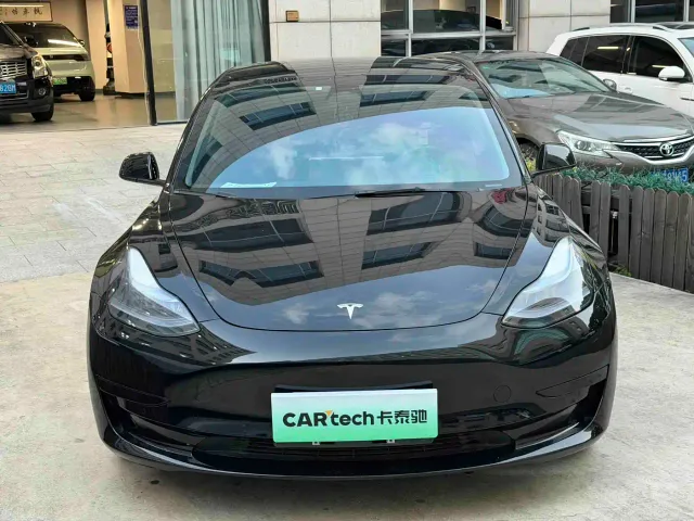 Tesla Model 3 — Фото автомобиля 2