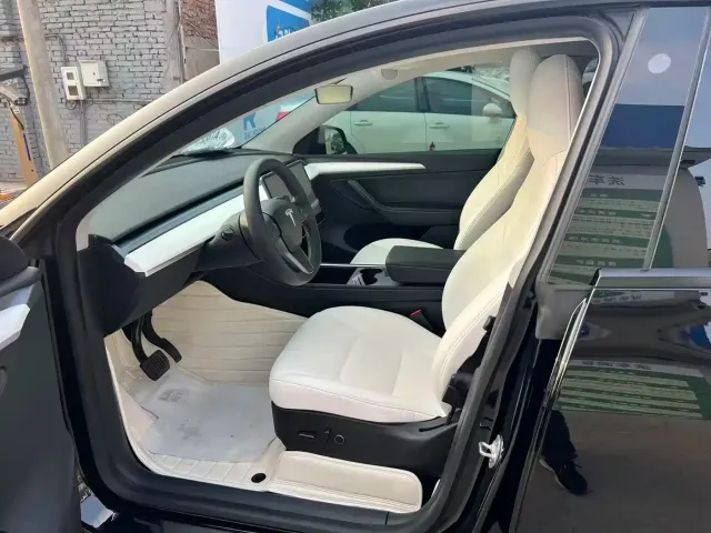 Tesla Model Y — Фото автомобиля 7