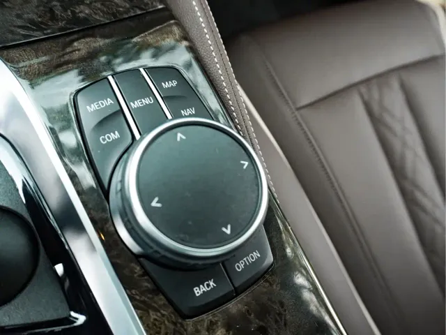 BMW 5 Series — Фото автомобиля 16