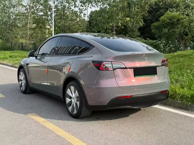 Tesla Model Y — Фото автомобиля 7