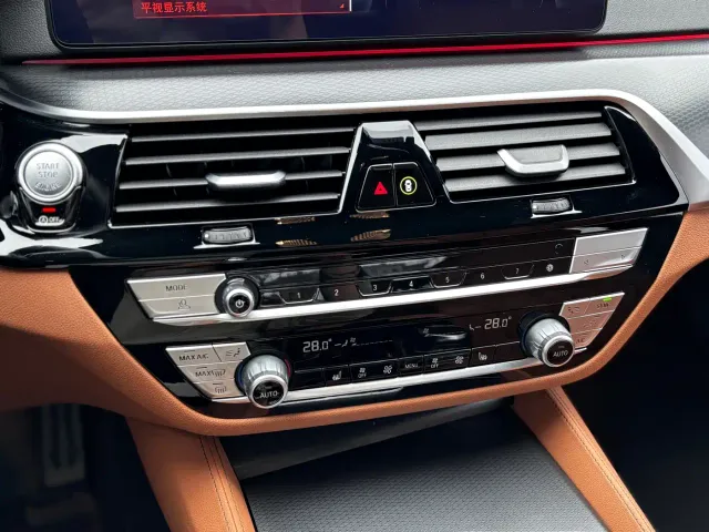 BMW 5 Series — Фото автомобиля 18