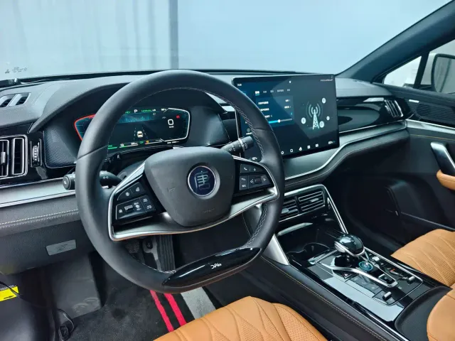 BYD Tang — Фото автомобиля 10