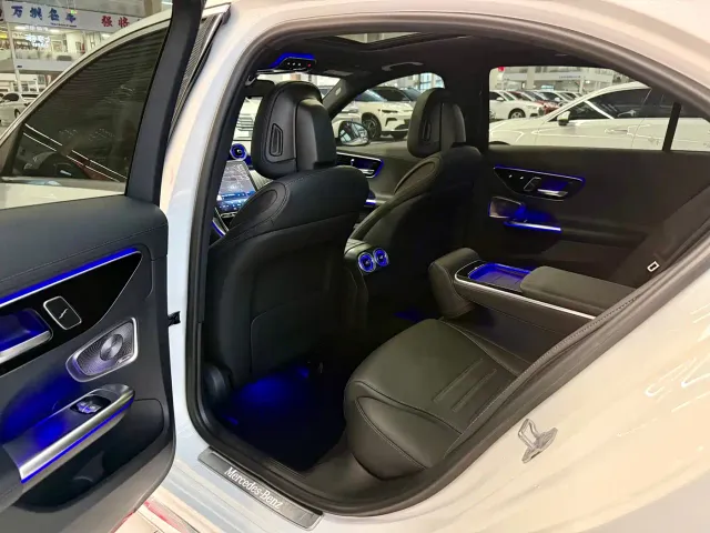 Mercedes-Benz C-Class — Фото автомобиля 4