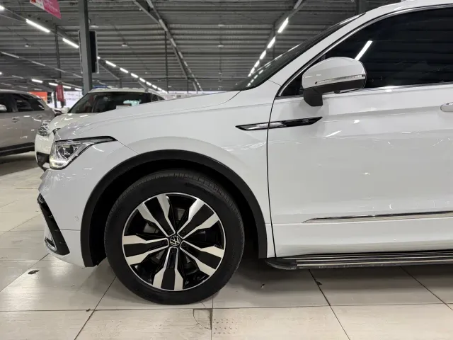 Volkswagen Tiguan L — Фото автомобиля 4