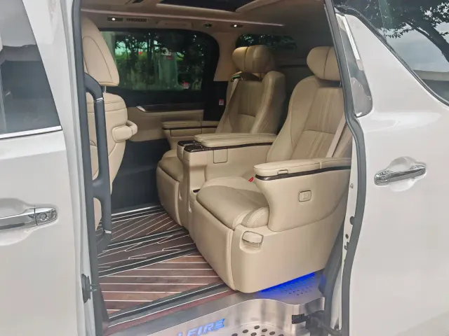 Toyota Vellfire — Фото автомобиля 3