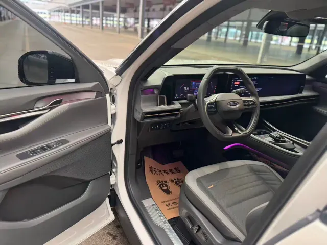 Ford Edge — Фото автомобиля 4