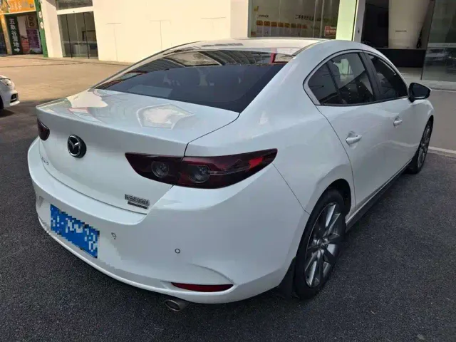 Mazda Axela — Фото автомобиля 2