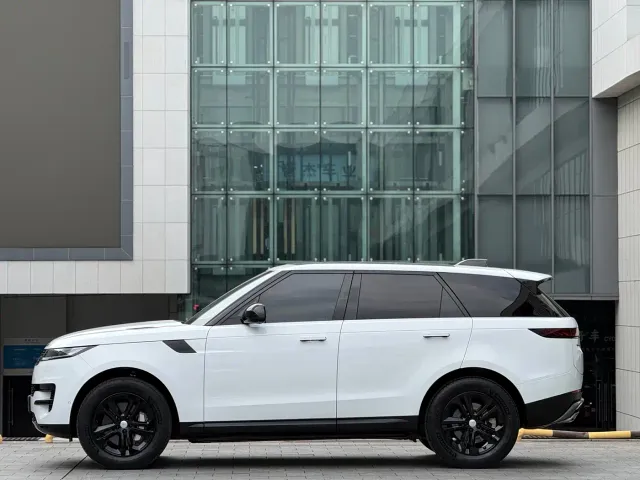 Land Rover Range Rover Sport — Фото автомобиля 3