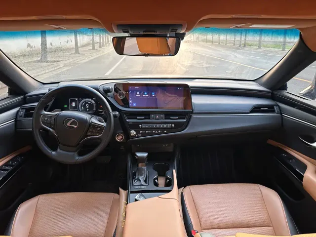 Lexus ES — Фото автомобиля 4