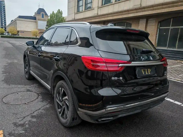 Hongqi HS5 — Фото автомобиля 18