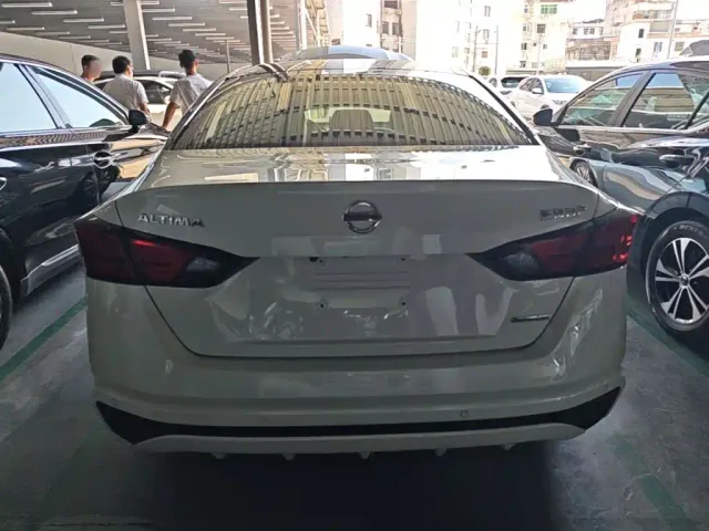 Nissan Teana — Фото автомобиля 5