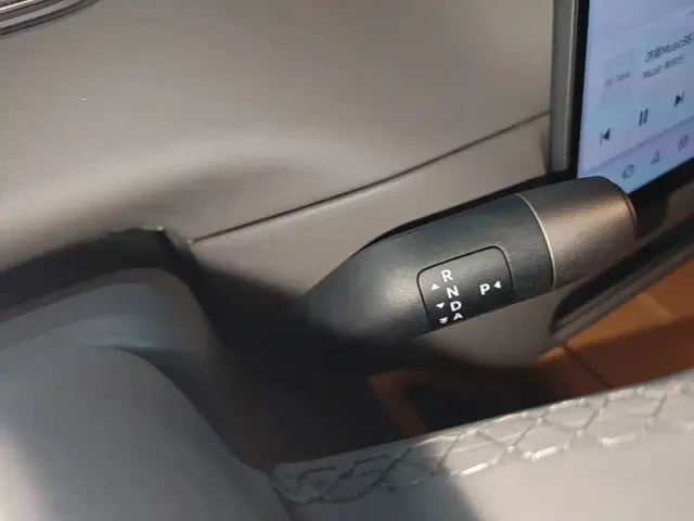 Li Auto i8 — Фото автомобиля 13