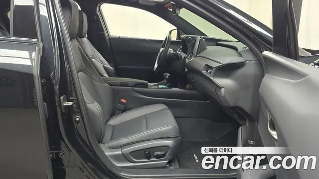 Lexus UX — Фото автомобиля 26