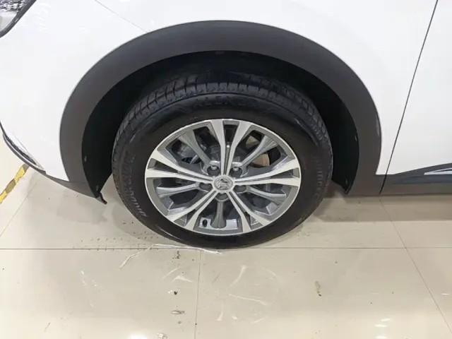 Buick Envision Plus — Фото автомобиля 22