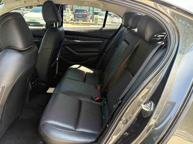 Mazda Axela — Фото автомобиля 13