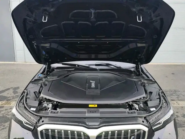 BMW i5 — Фото автомобиля 12