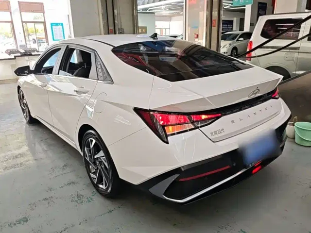 Hyundai Elantra — Фото автомобиля 4
