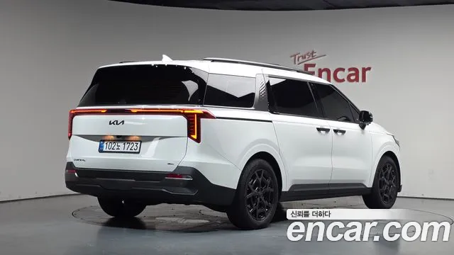 Kia Canival Новый Carnival 4 поколение Бензин 7 мест X Line — Фото автомобиля 2