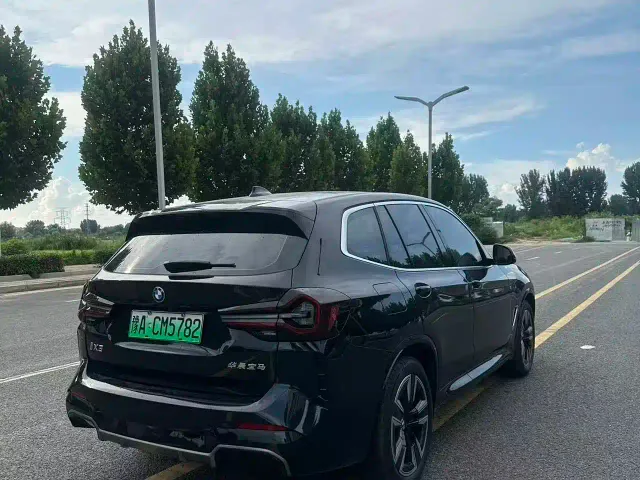 BMW iX3 — Фото автомобиля 8