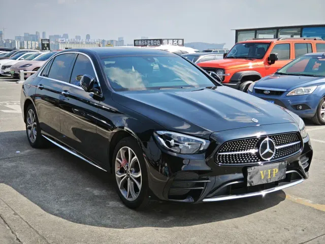 Mercedes-Benz E-Class — Фото автомобиля 3