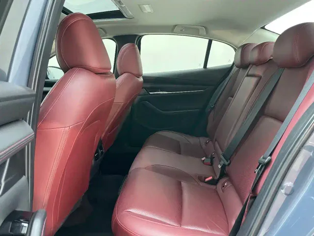 Mazda Axela — Фото автомобиля 19
