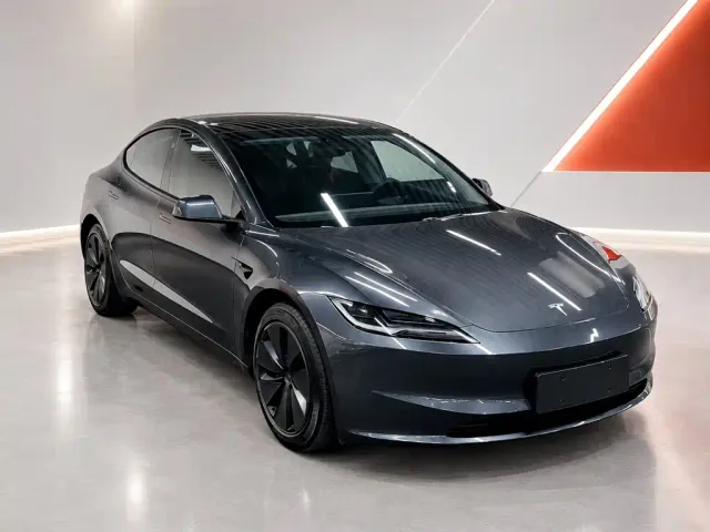 Tesla Model 3 — Фото автомобиля 3