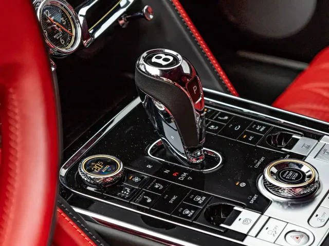 Bentley Flying Spur — Фото автомобиля 13