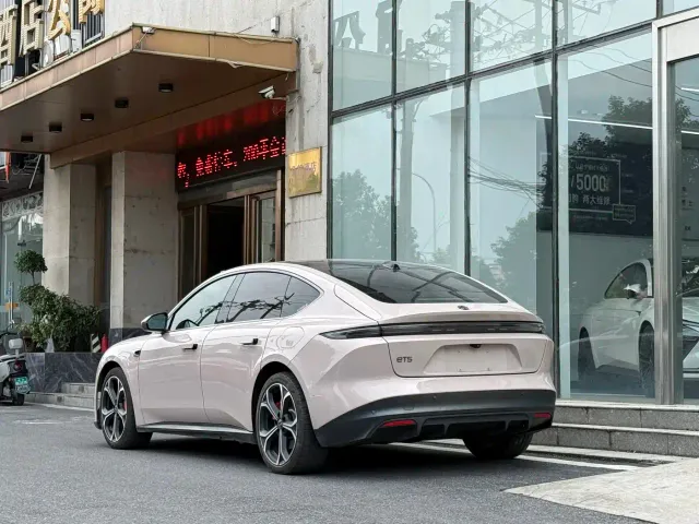 Nio ET5 — Фото автомобиля 4