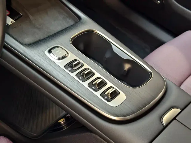 Xiaomi SU7 — Фото автомобиля 11