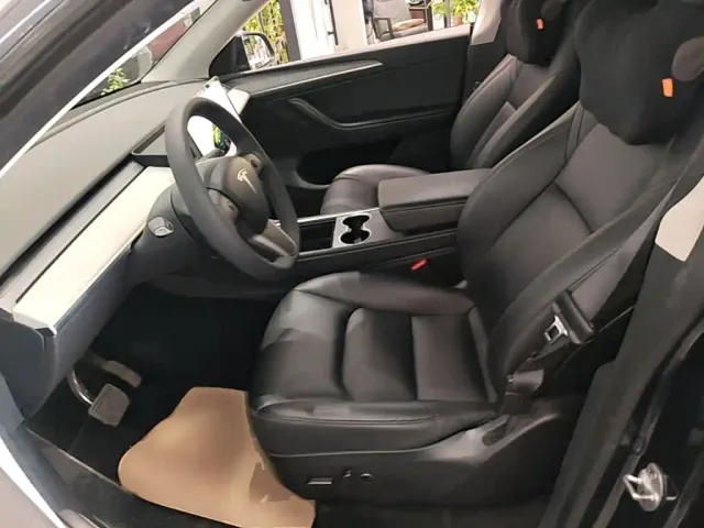 Tesla Model Y — Фото автомобиля 14