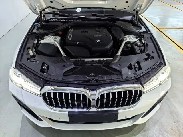 BMW 5 Series — Фото автомобиля 3