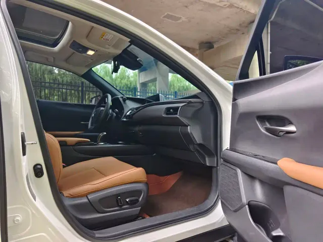 Lexus UX — Фото автомобиля 20
